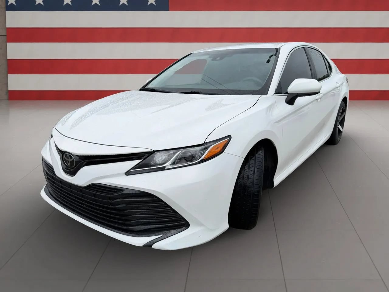 Used 2020 Toyota Camry LE FWD image 3