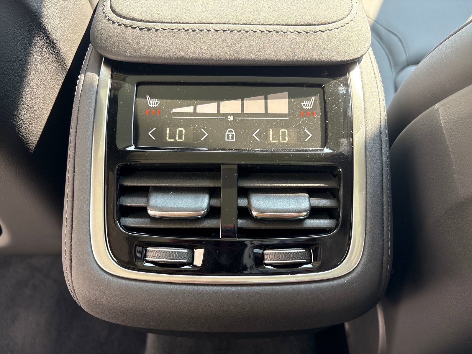 New 2026 Volvo XC90 B6 Plus w/ Protection Package Premier image 33