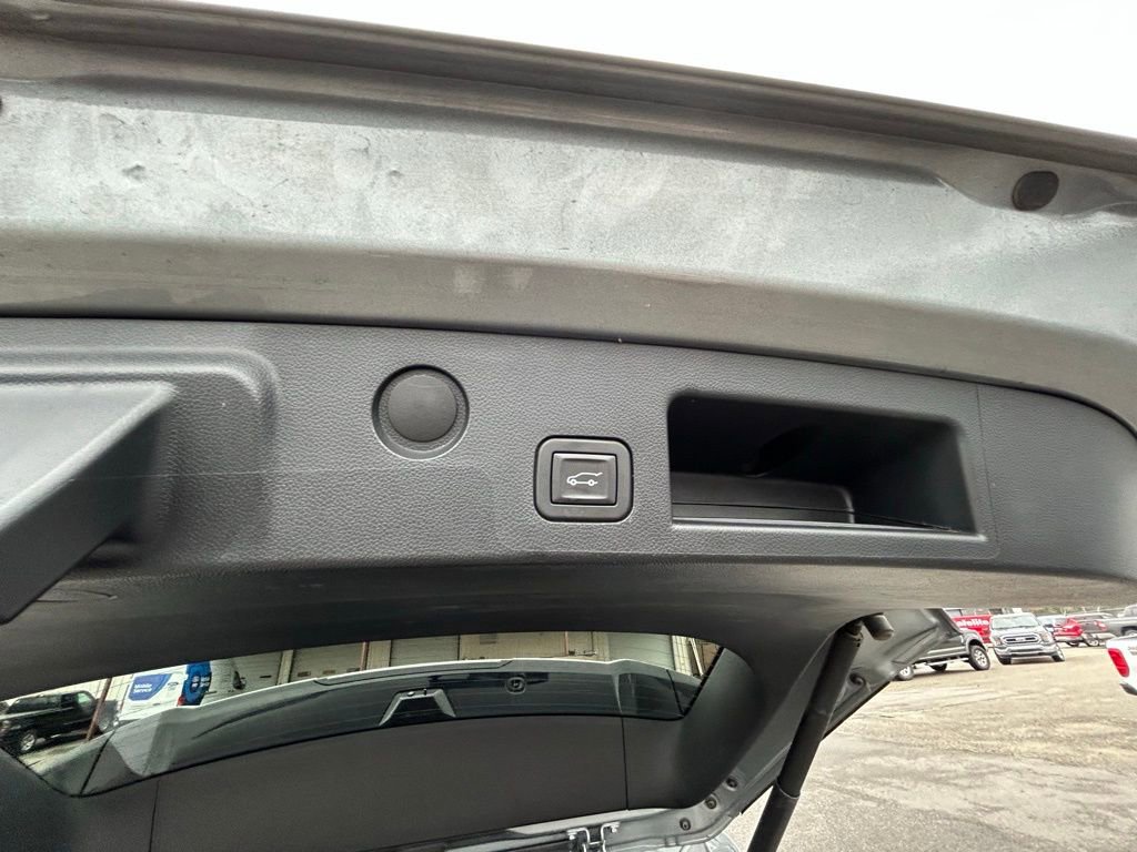 Used 2025 Chevrolet Equinox LT w/ Convenience Package II image 9