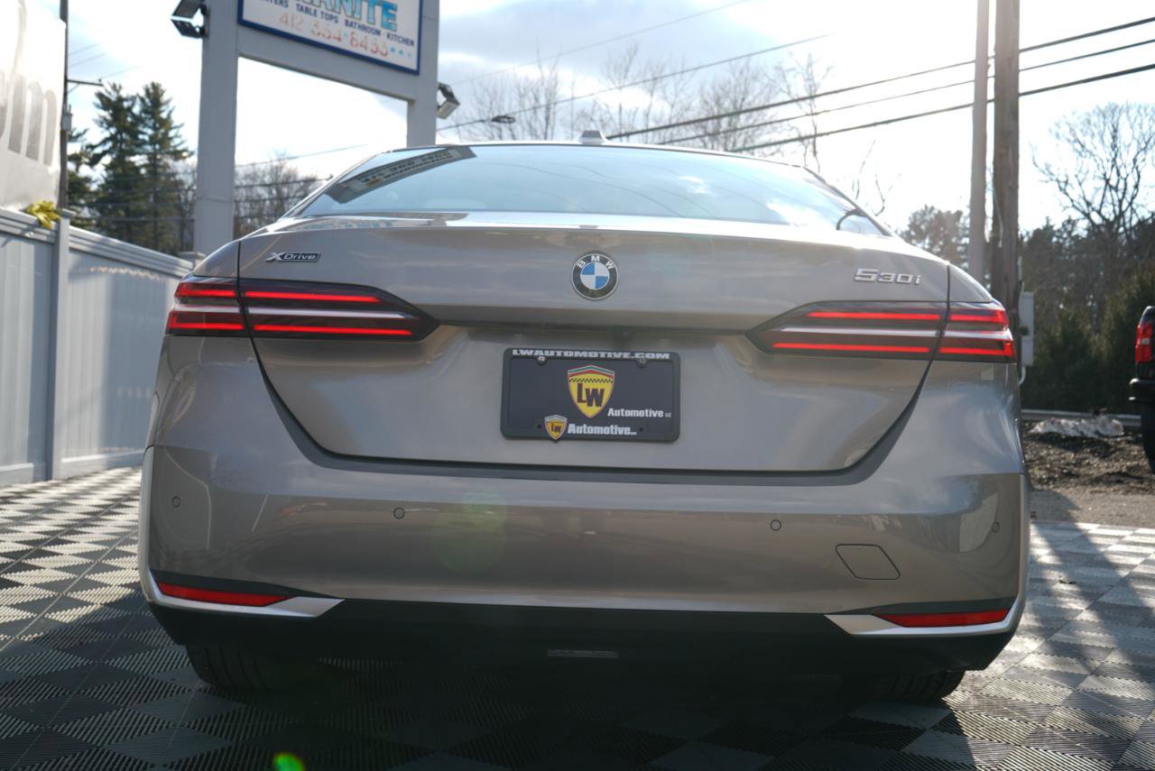 Used 2024 BMW 530i xDrive 530i xDrive Sedan w/ Convenience Package image 8