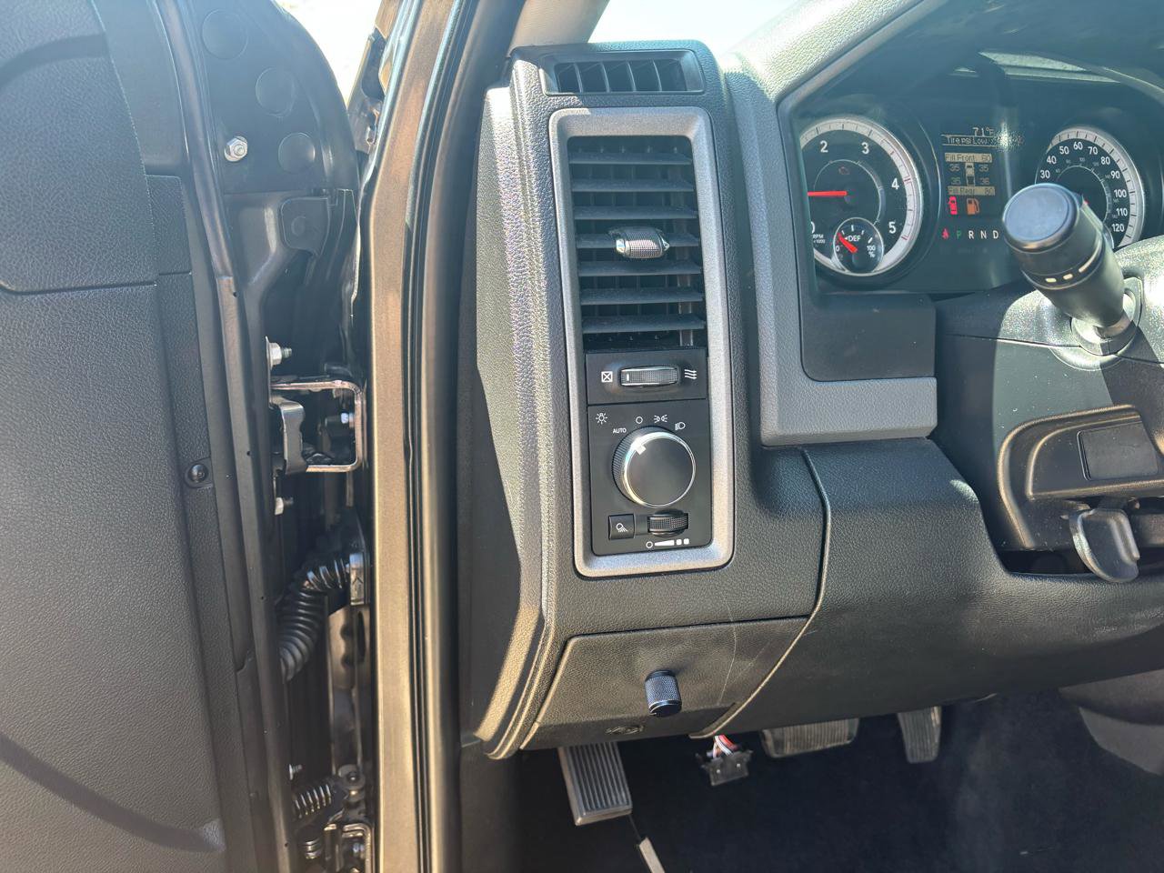 Used 2016 RAM 2500 Tradesman w/ Chrome Appearance Group image 13
