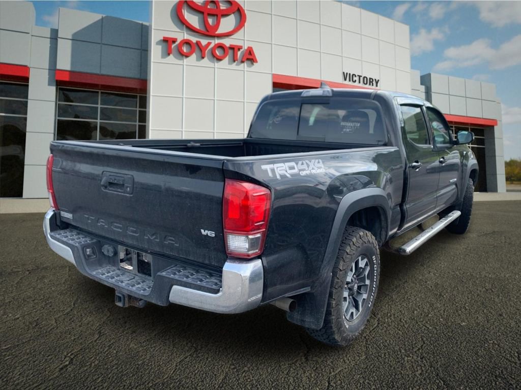 Used 2017 Toyota Tacoma TRD Off-Road w/ Tow Package AWD/4WD image 2