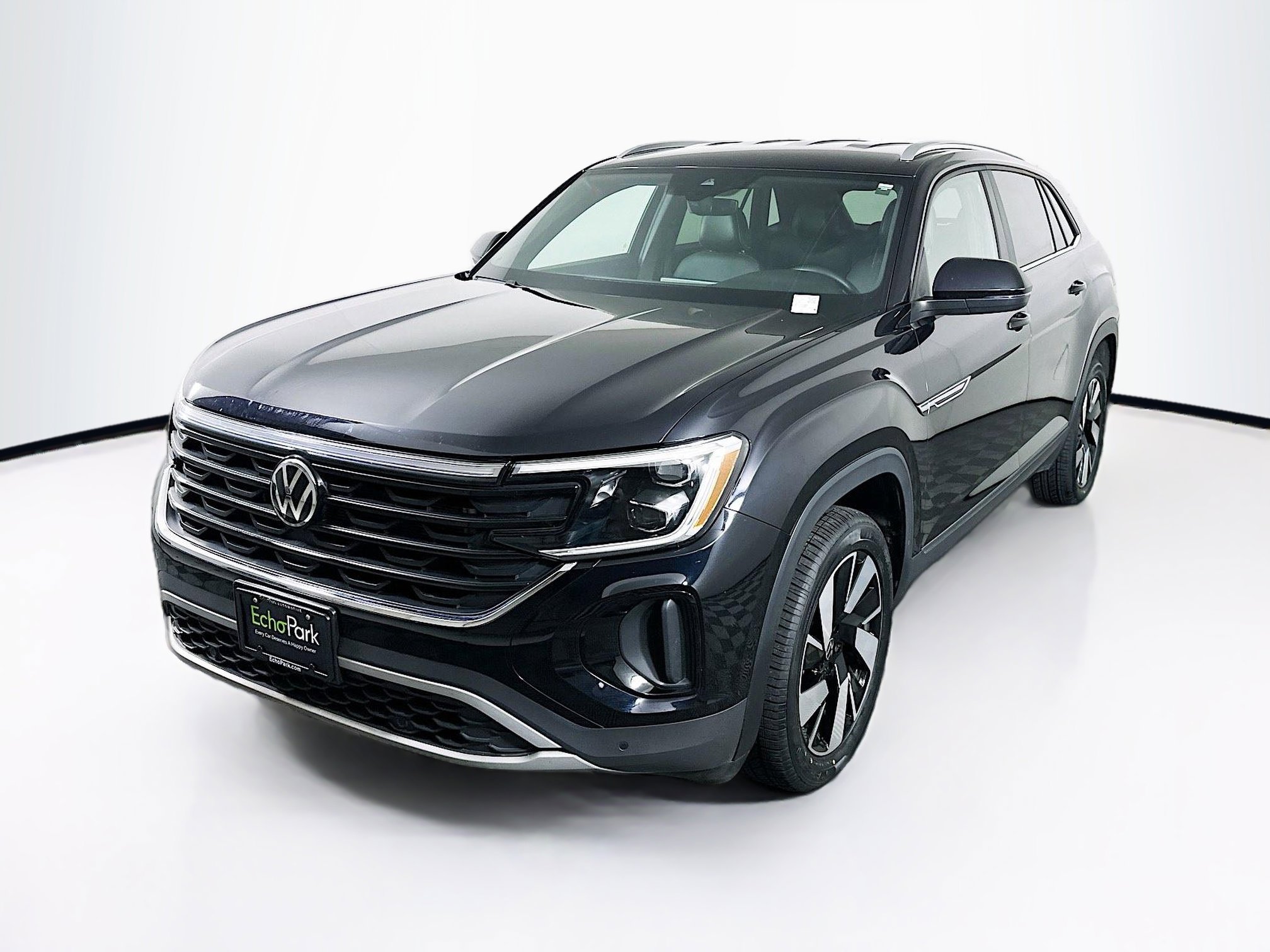 Used 2025 Volkswagen Atlas Cross Sport SE image 3