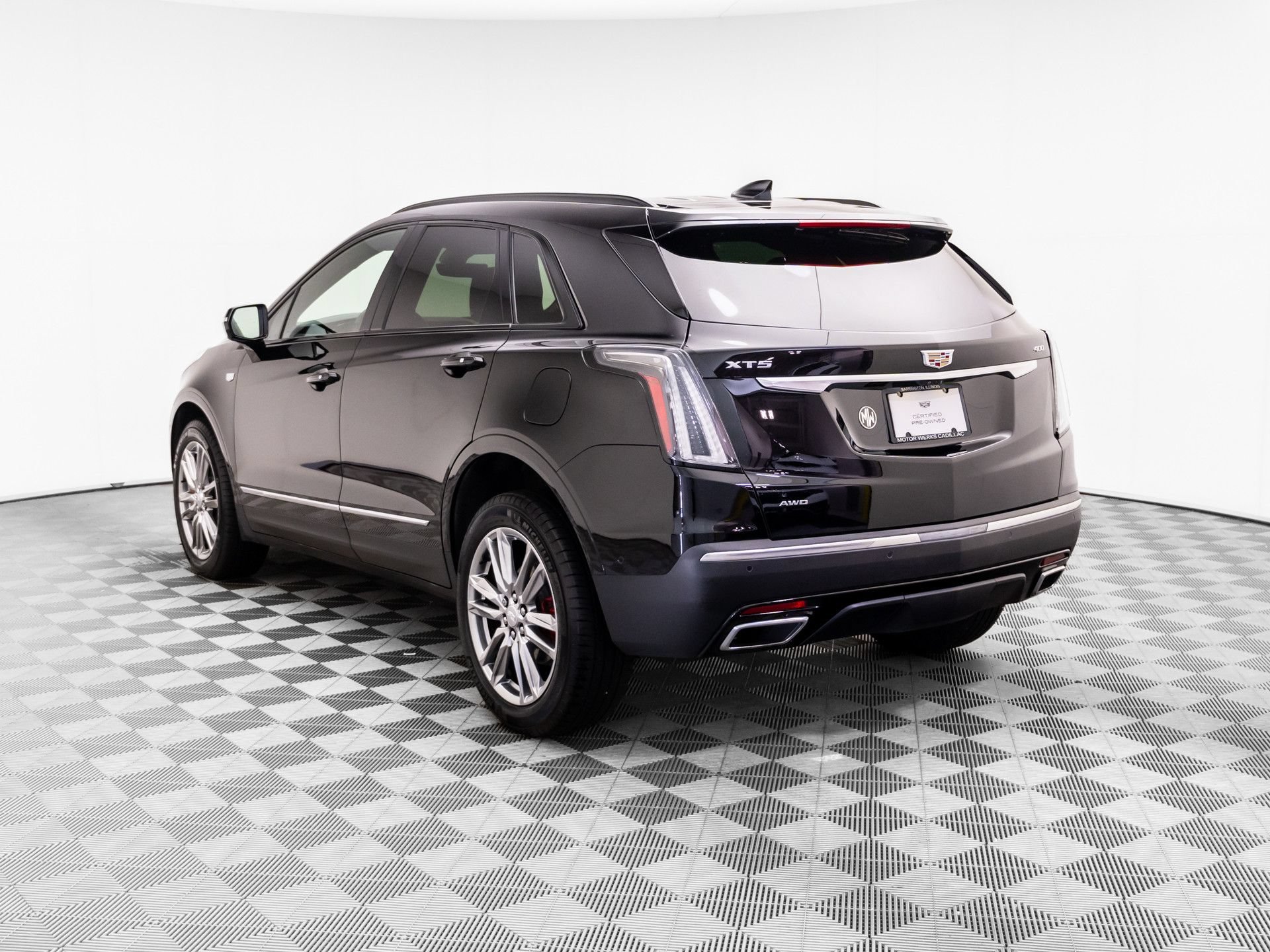 Certified 2026 Cadillac XT5 Sportv w/ LPO, Floor Liner Package AWD/4WD image 3