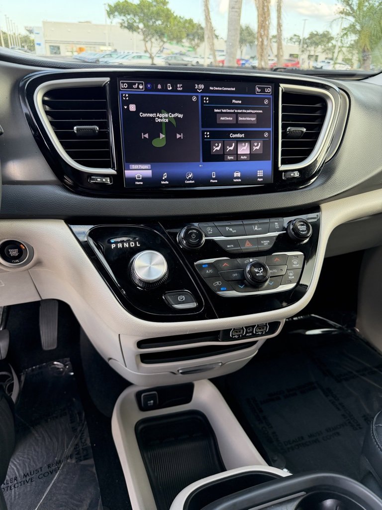 Used 2024 Chrysler Pacifica Touring-L image 12