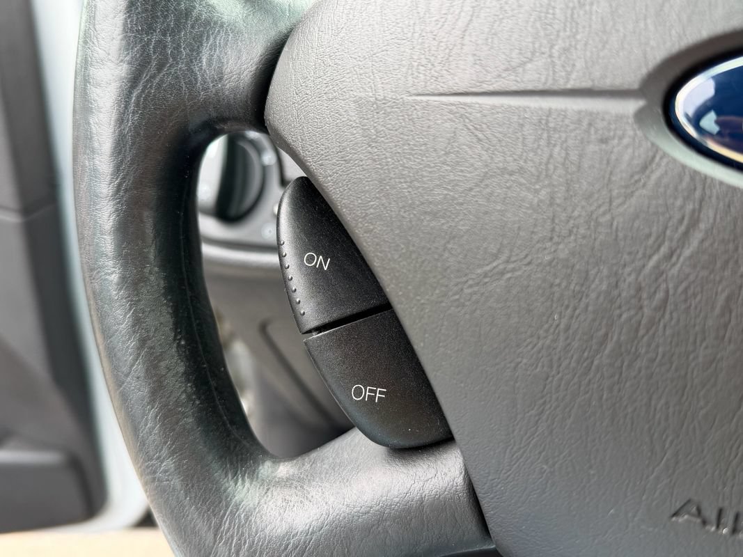 Used 2006 Ford Focus ZX5 Hatchback FWD image 21