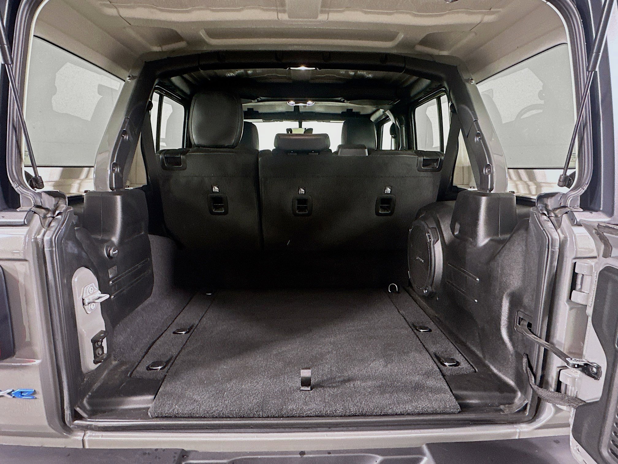 Used 2023 Jeep Wrangler Sahara w/ Cold Weather Group image 28