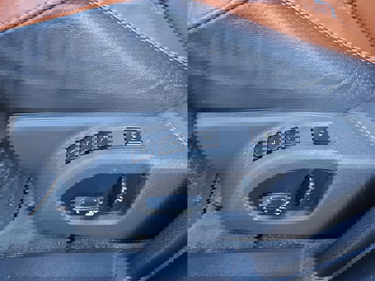 Used 2015 Volvo V60 T5 Platinum image 30