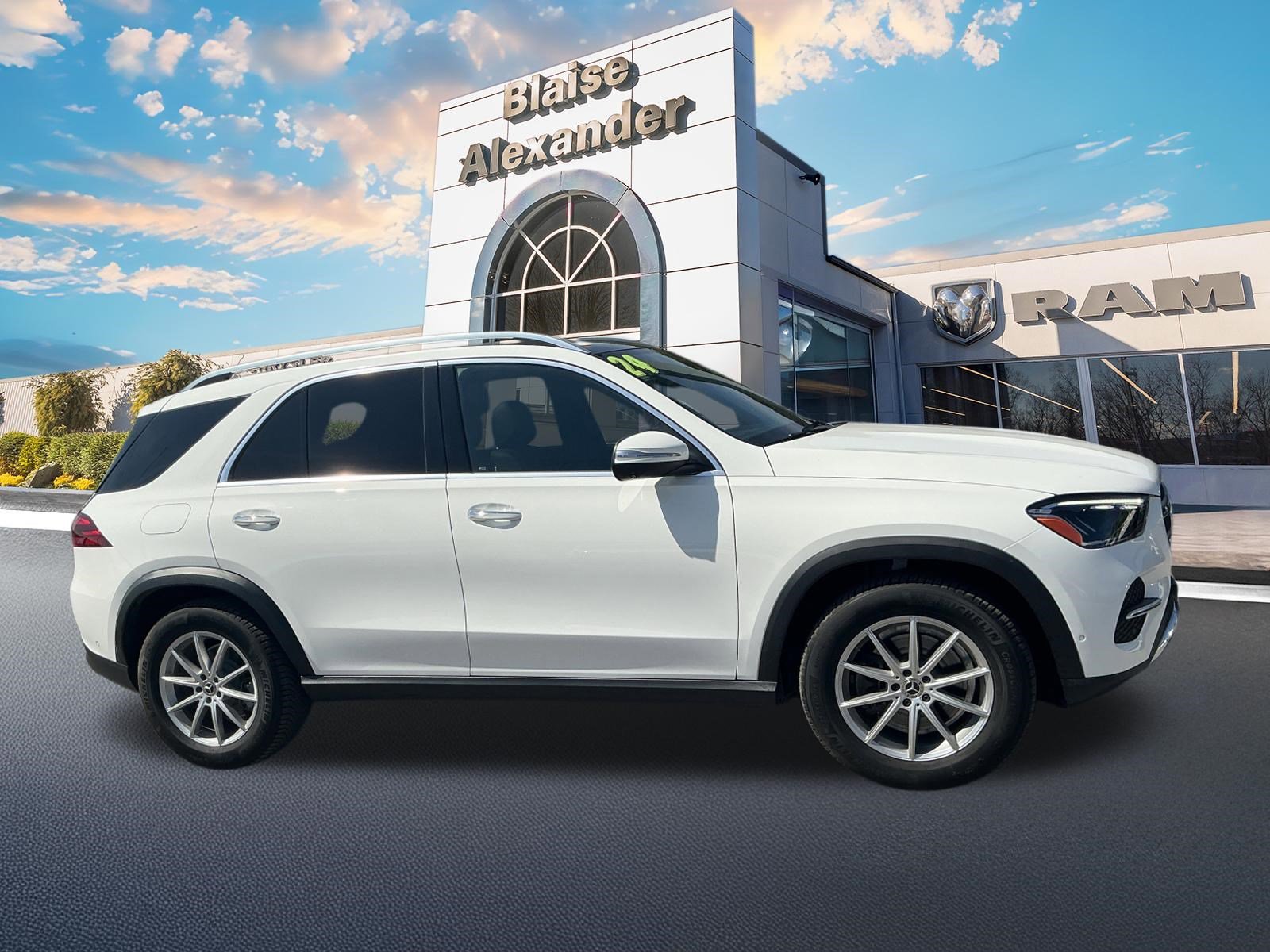 Used 2024 Mercedes-Benz GLE 350 4MATIC image 2