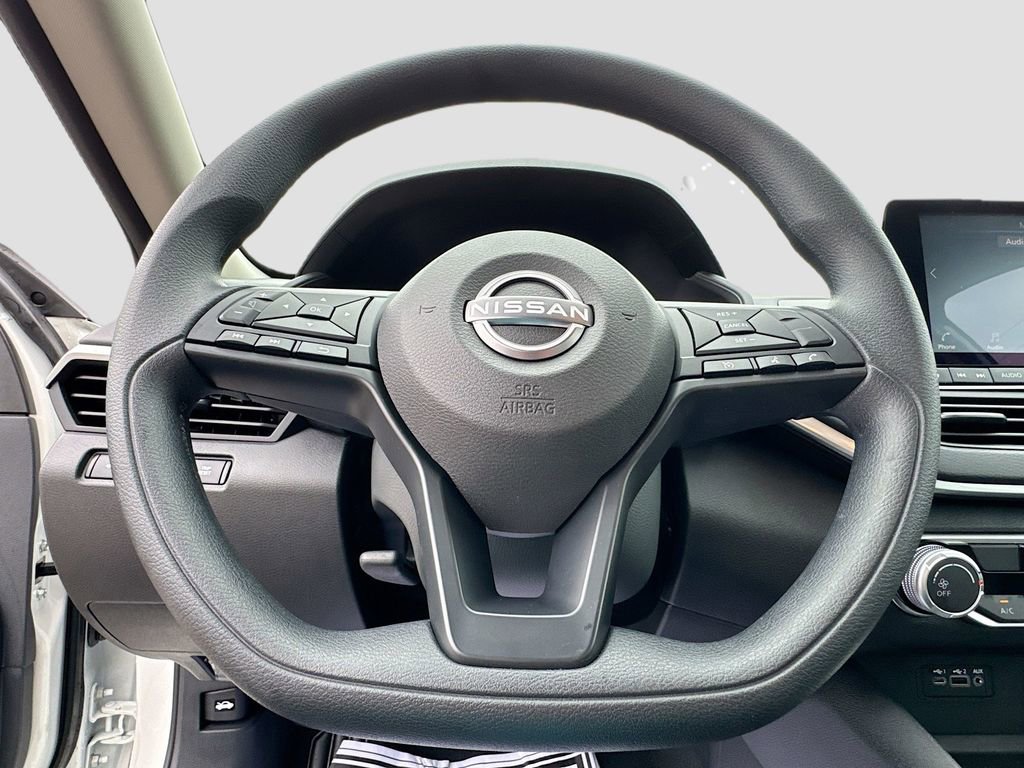 Used 2025 Nissan Altima 2.5 S image 11