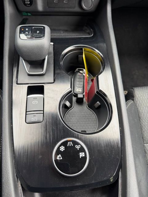 Used 2024 Nissan Rogue SV image 25