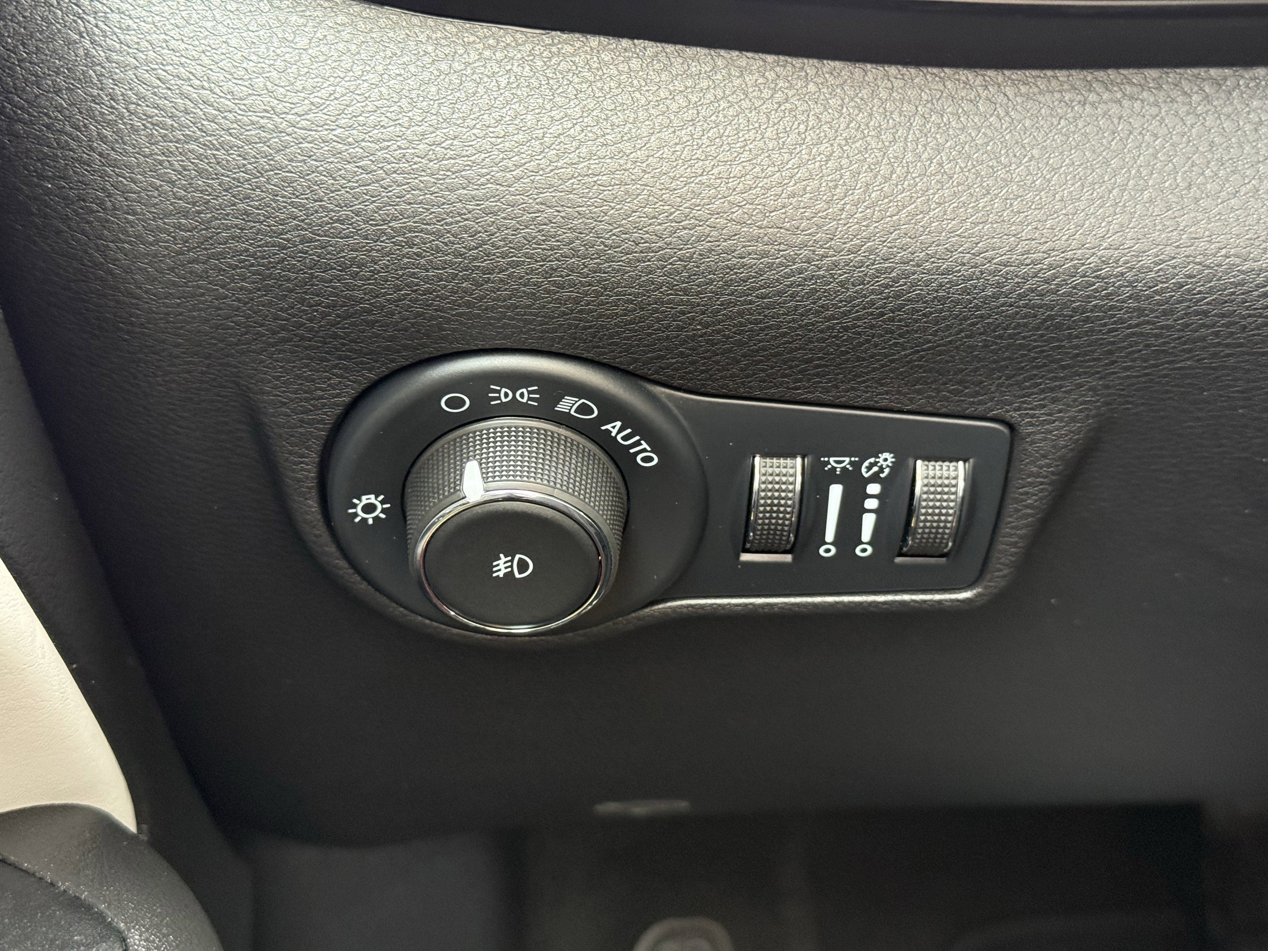 Used 2022 Jeep Compass Limited w/ Elite Group image 25