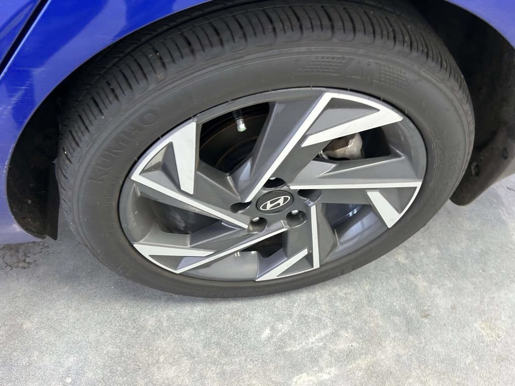 Used 2025 Hyundai Elantra Sport FWD image 9