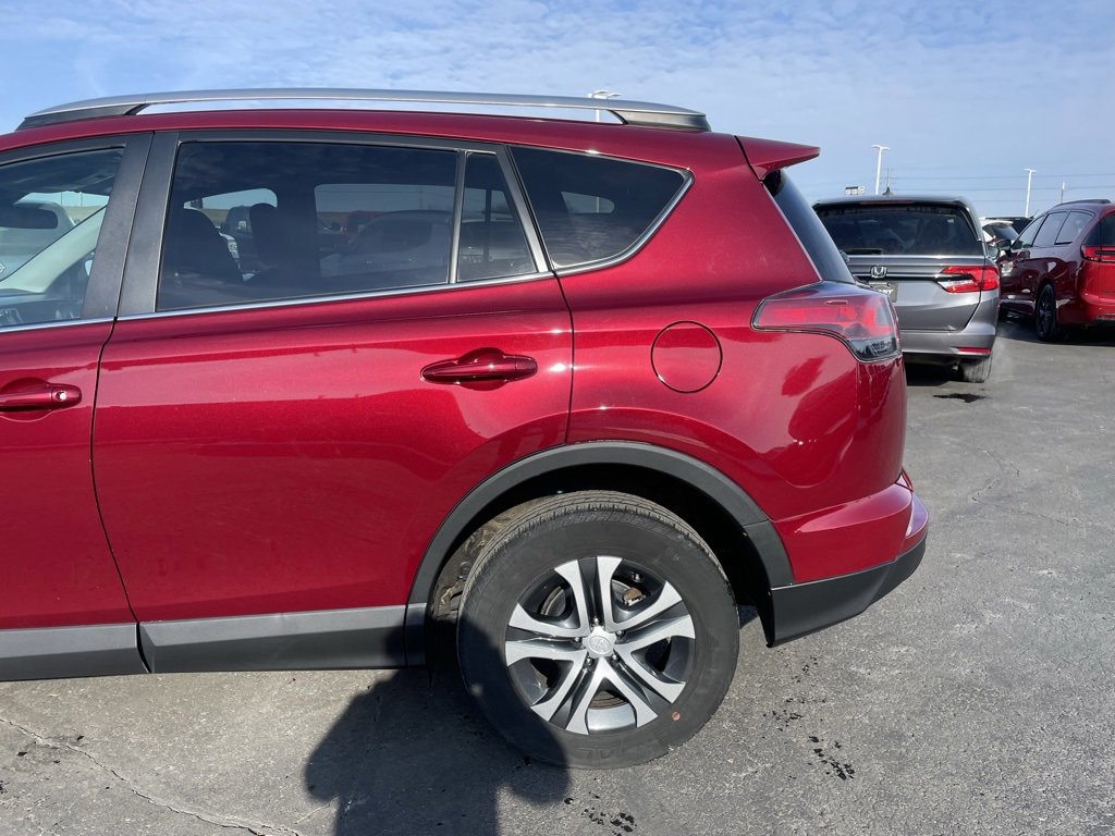 Used 2018 Toyota RAV4 LE image 32