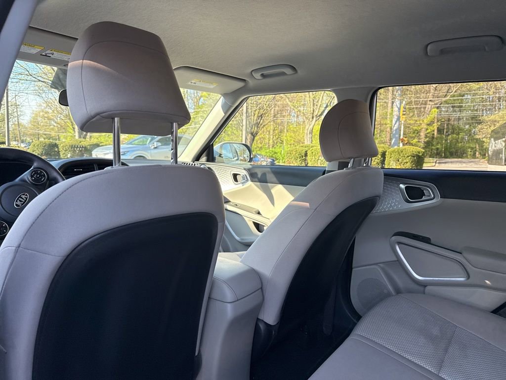 Used 2020 Kia Soul LX image 11