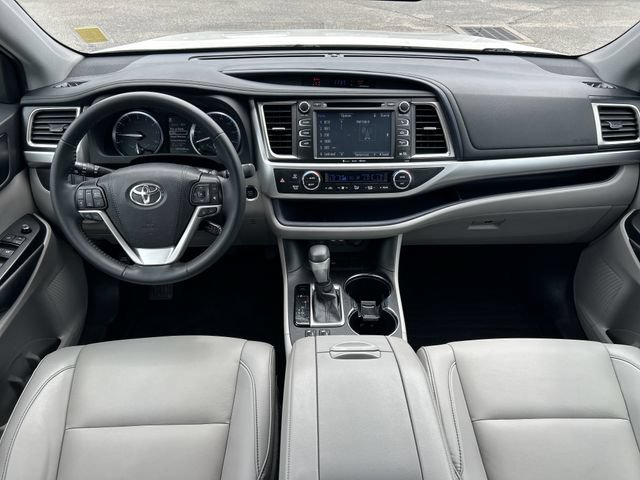 Used 2019 Toyota Highlander XLE FWD image 13