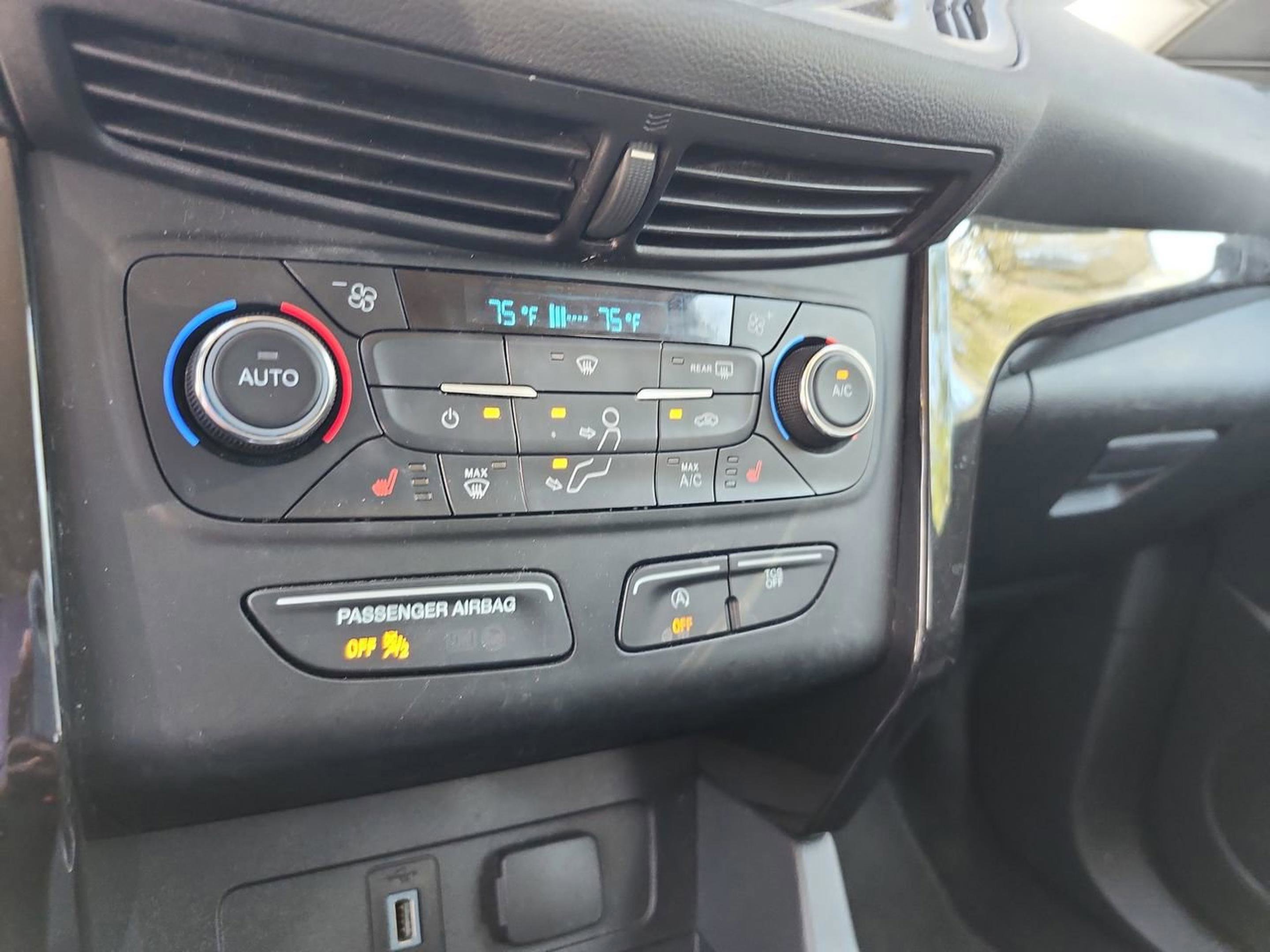 Used 2017 Ford Escape Titanium image 10