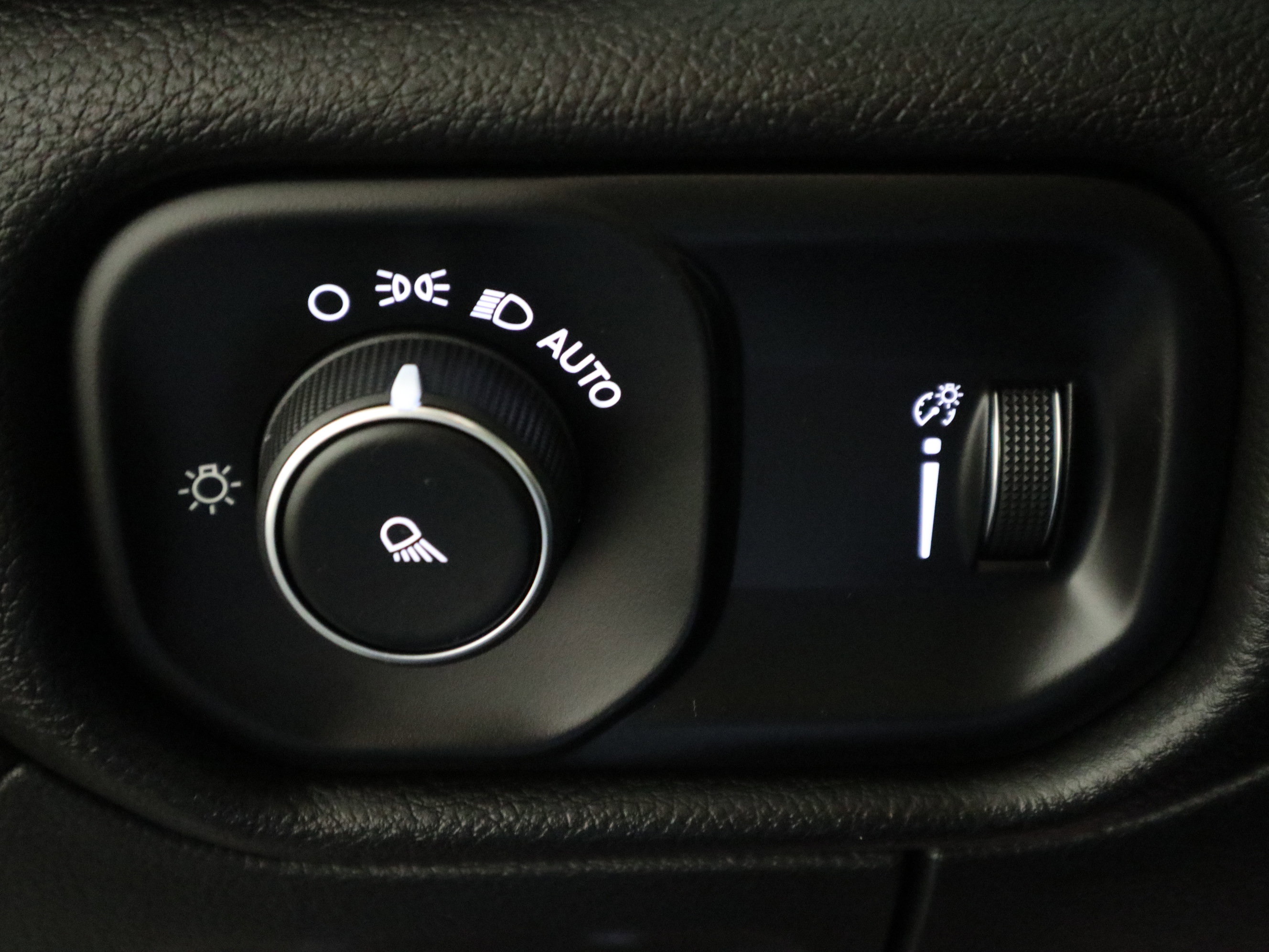 Used 2023 RAM 1500 Laramie AWD/4WD image 32