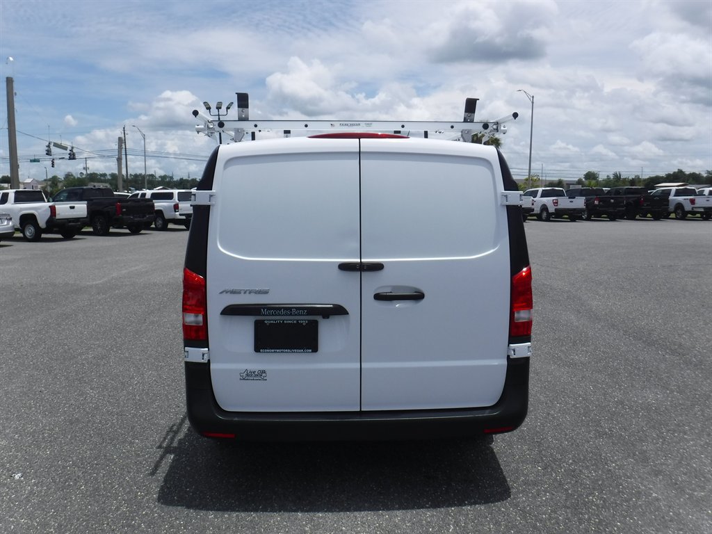 Used 2023 Mercedes-Benz Metris image 4