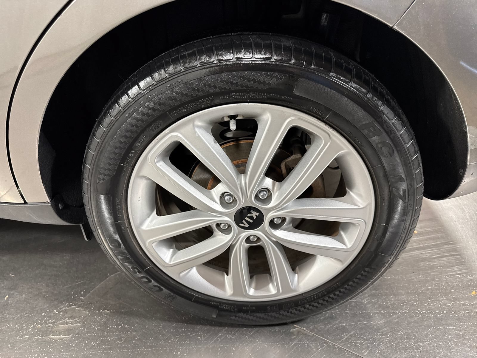 Used 2017 Kia Soul + FWD image 12