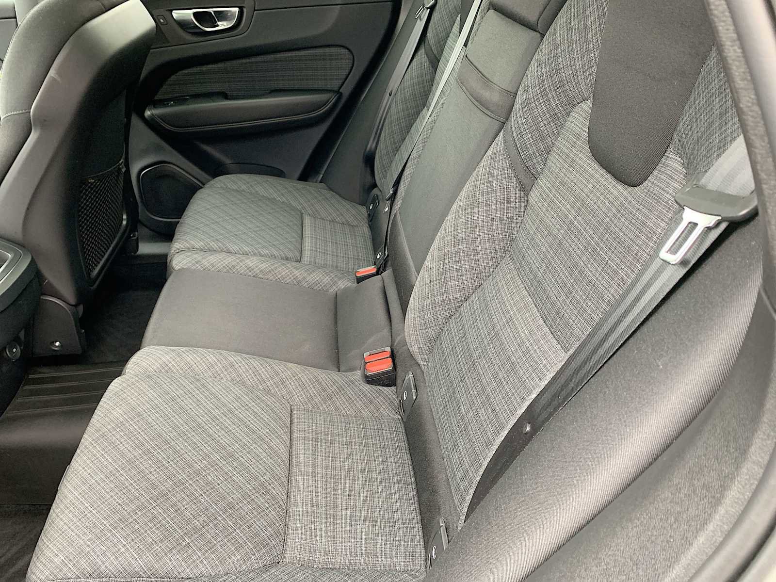 Used 2023 Volvo XC60 B5 Core image 24