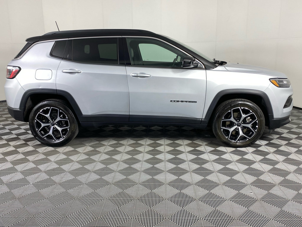 Used 2025 Jeep Compass Limited AWD/4WD image 20