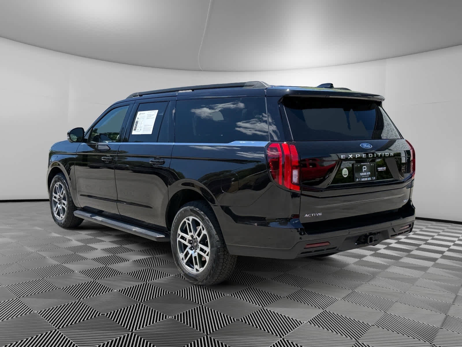 Used 2025 Ford Expedition Max Active AWD/4WD image 3