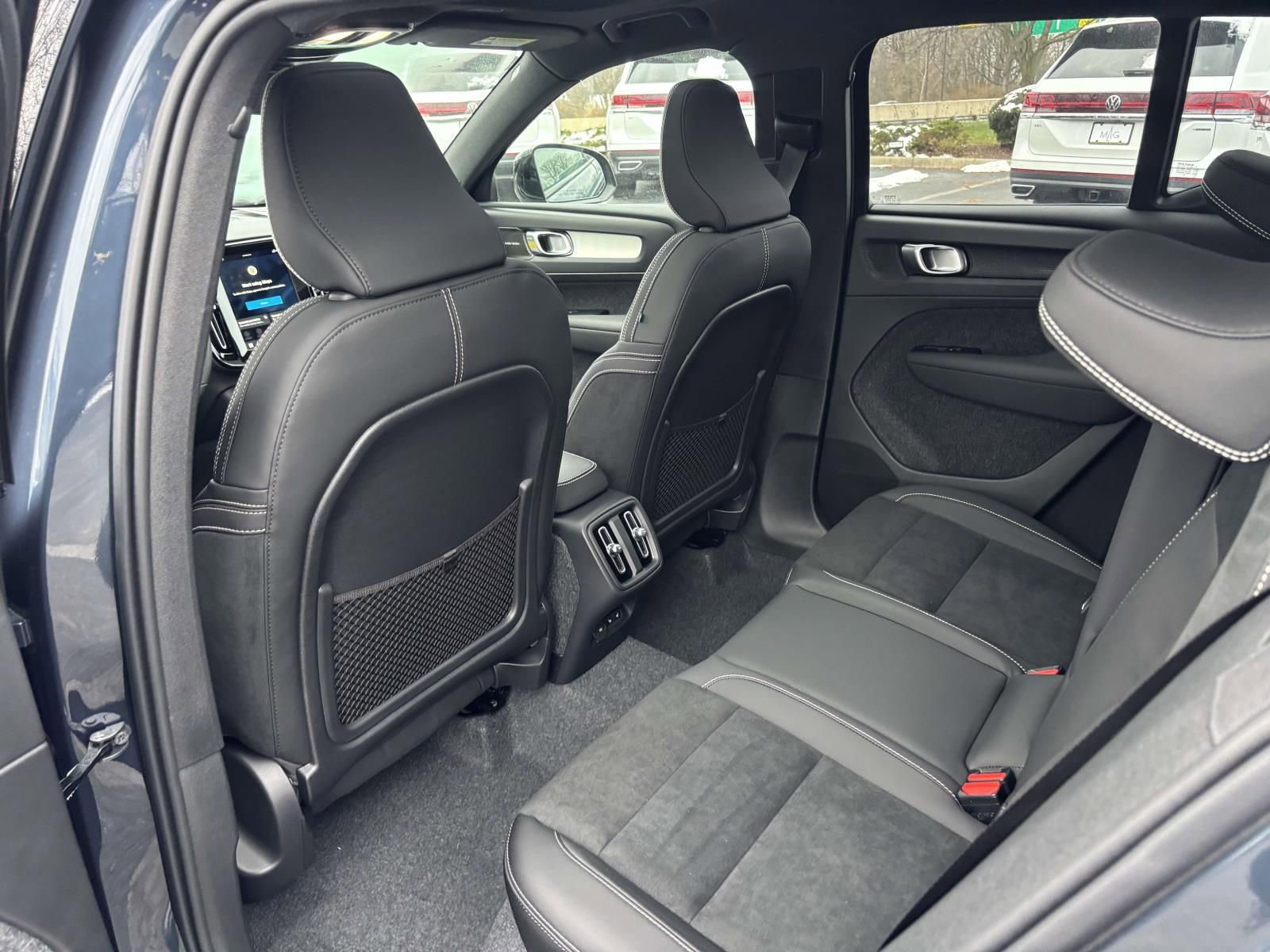 New 2026 Volvo XC40 B5 Ultra w/ Protection Package Premier image 27