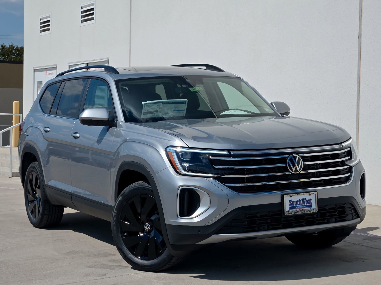 New 2026 Volkswagen Atlas SE image 2