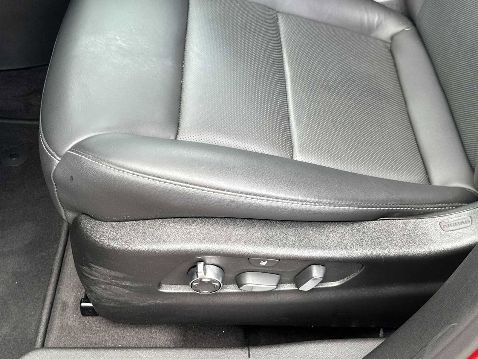 Used 2025 Cadillac XT4 Premium Luxury FWD image 12