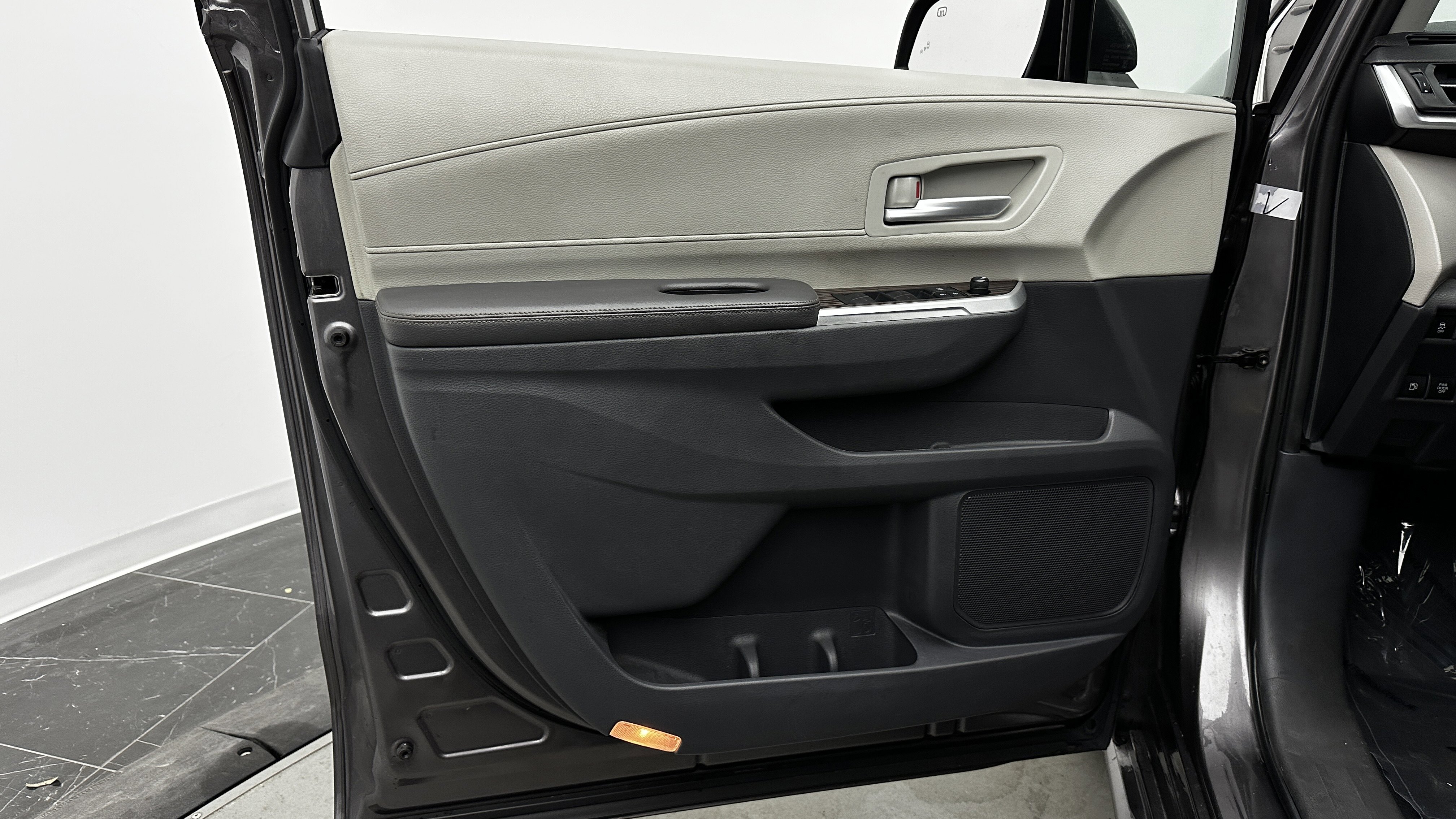 Used 2021 Toyota Sienna XLE image 11