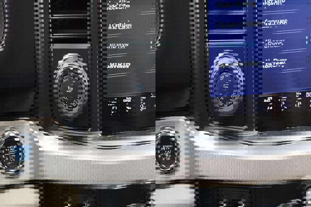 Used 2025 Ford F250 Platinum w/ Platinum Plus Package image 38