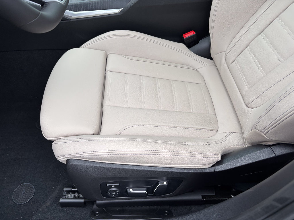 New 2026 BMW 330i xDrive Sedan w/ M Sport Package AWD/4WD image 17