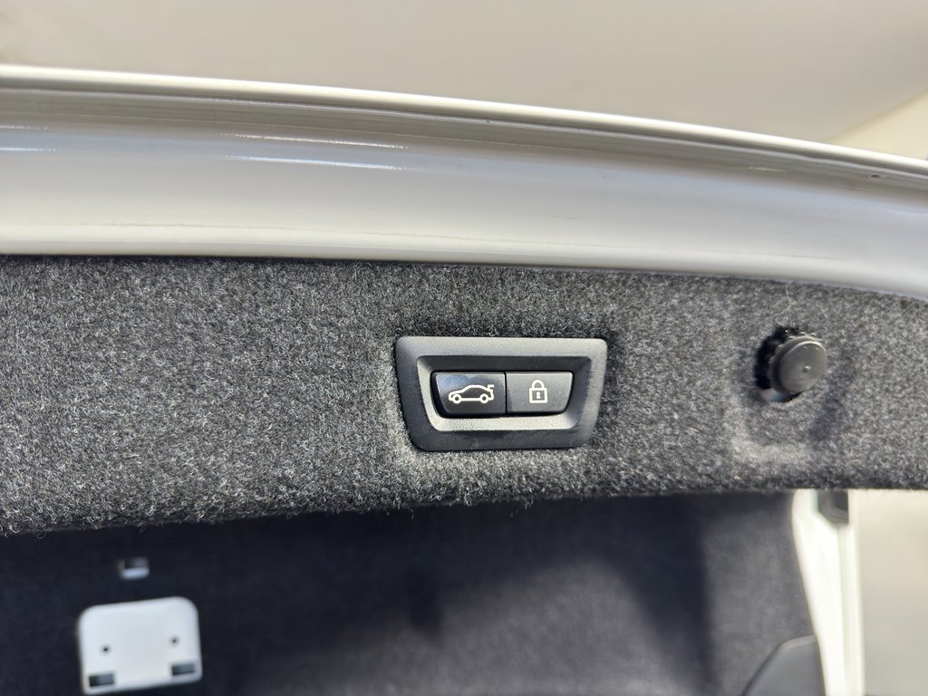 Used 2020 BMW M550i xDrive w/ Executive Package image 35