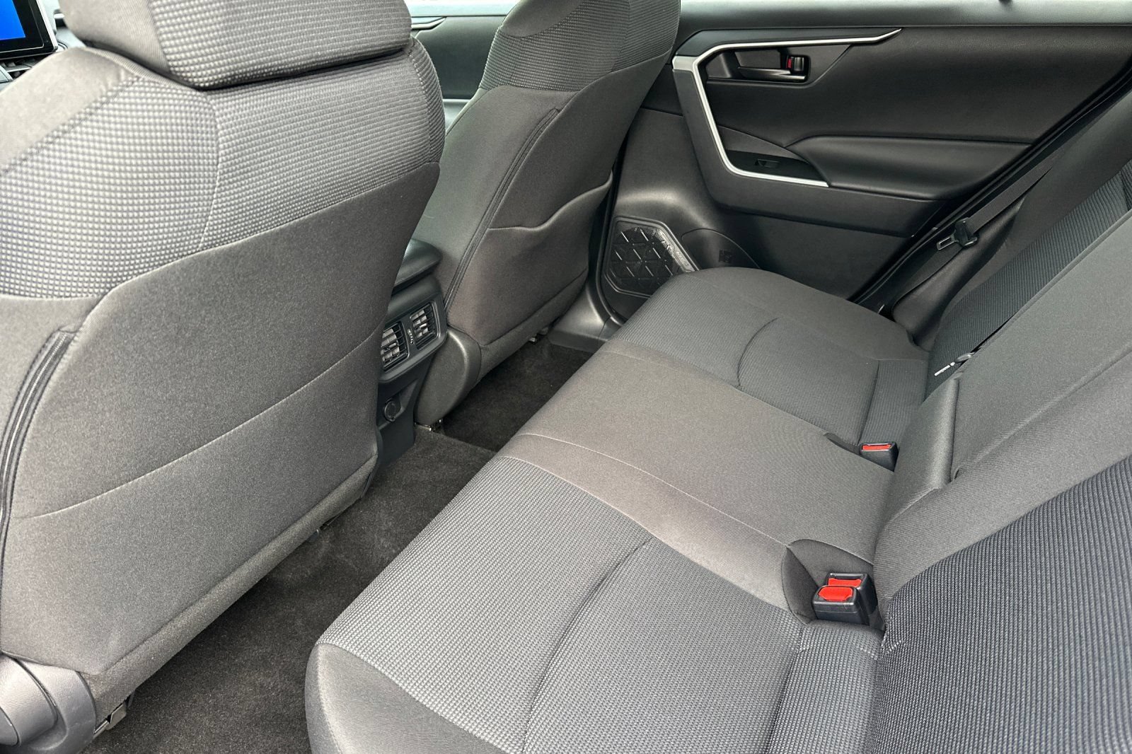Used 2024 Toyota RAV4 LE AWD/4WD image 13