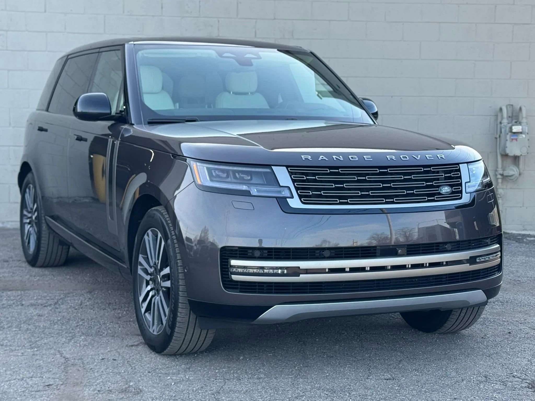 Used 2025 Land Rover Range Rover Long Wheelbase SE image 9