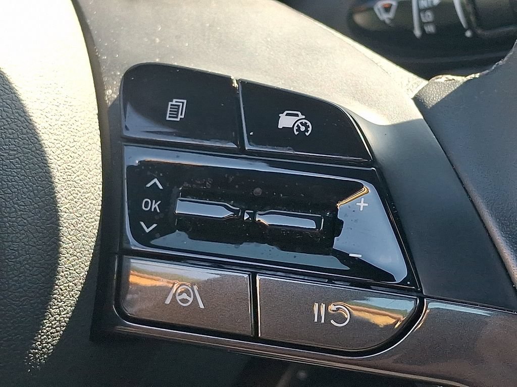 Used 2025 Hyundai Elantra SEL FWD image 23