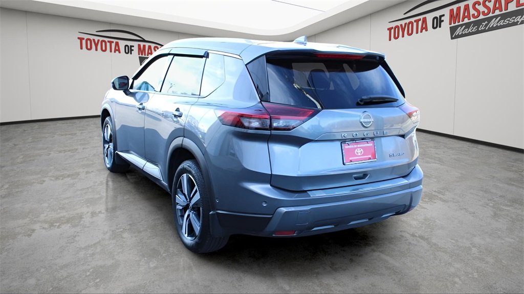 Used 2024 Nissan Rogue SL w/ SL Premium Package image 3