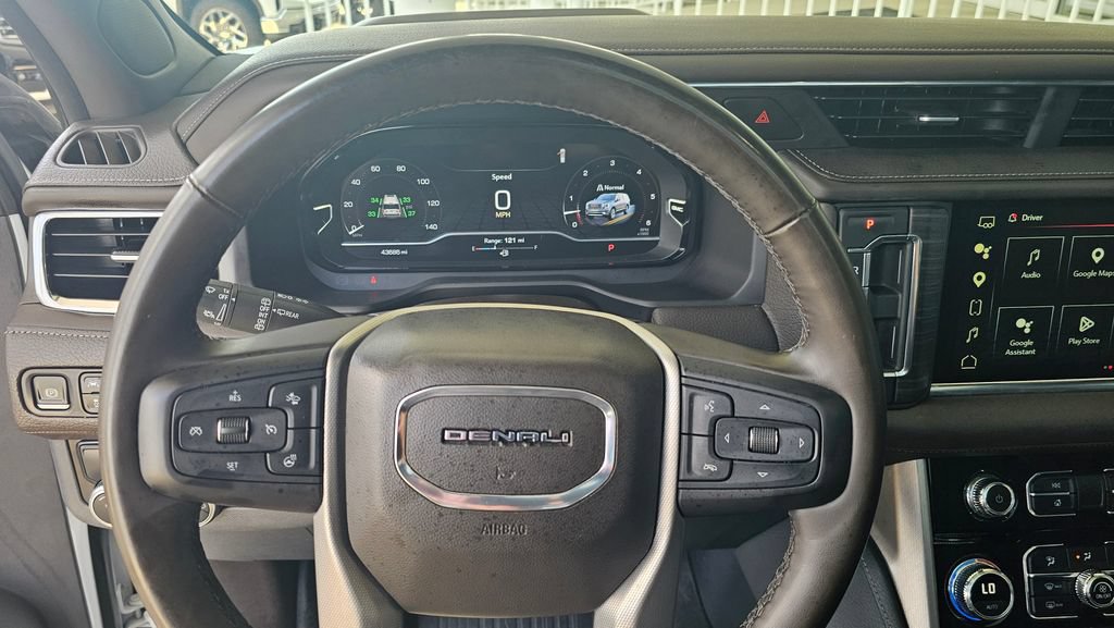 Used 2023 GMC Yukon Denali RWD image 15