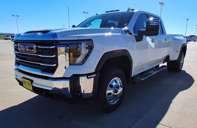New 2026 GMC Sierra 3500 SLT w/ SLT Convenience Package AWD/4WD image 4