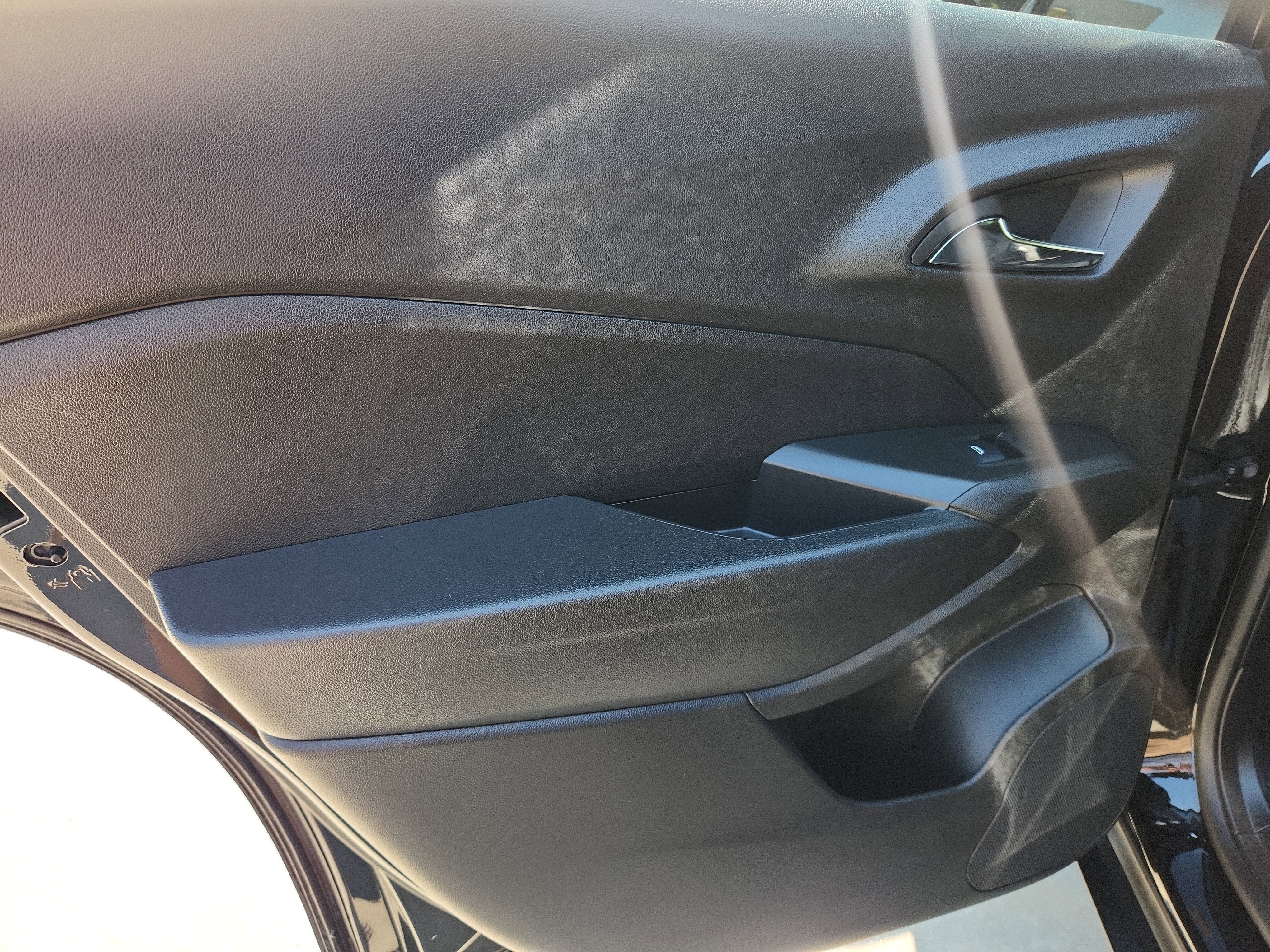 Used 2025 Chevrolet Trax RS w/ Sunroof Package FWD image 41