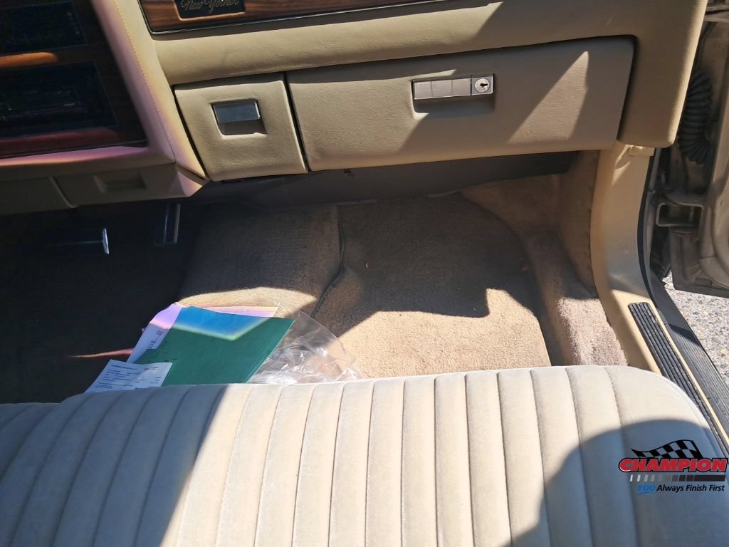 Used 1989 Chrysler New Yorker FWD image 15