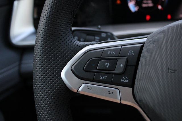 New 2025 Volkswagen Tiguan SE R-Line image 9