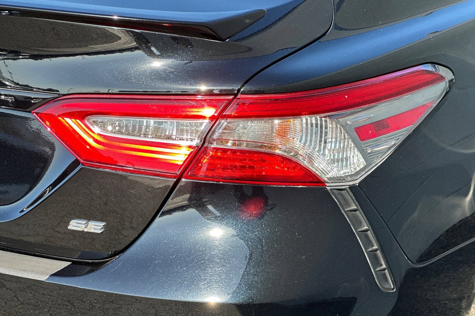 Used 2019 Toyota Camry SE FWD image 35
