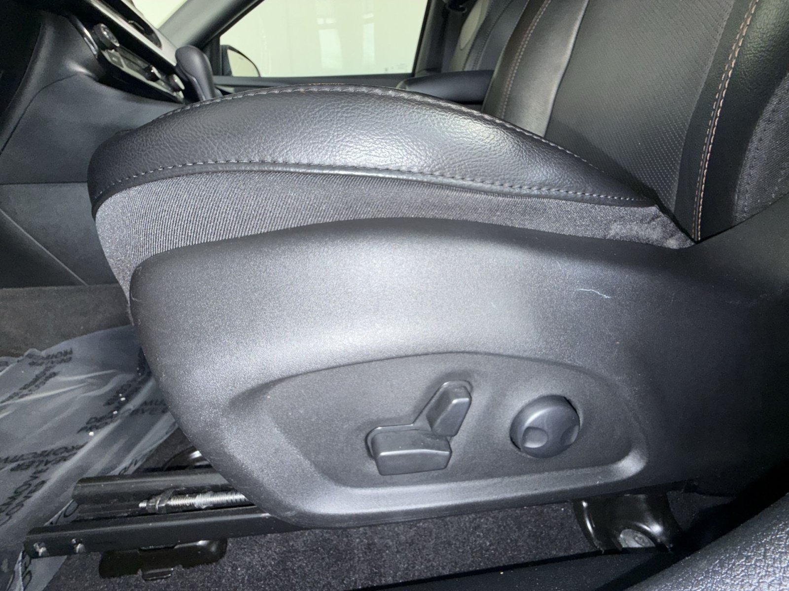 Used 2023 Jeep Compass Limited w/ Sun and Sound Group AWD/4WD image 14