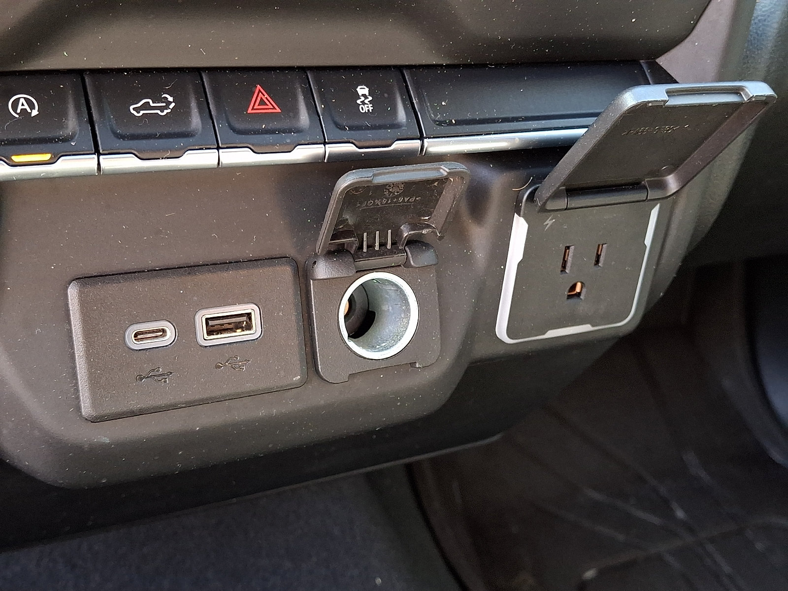 Certified 2022 Chevrolet Silverado 1500 Custom w/ LPO, Dark Essentials Package AWD/4WD image 22