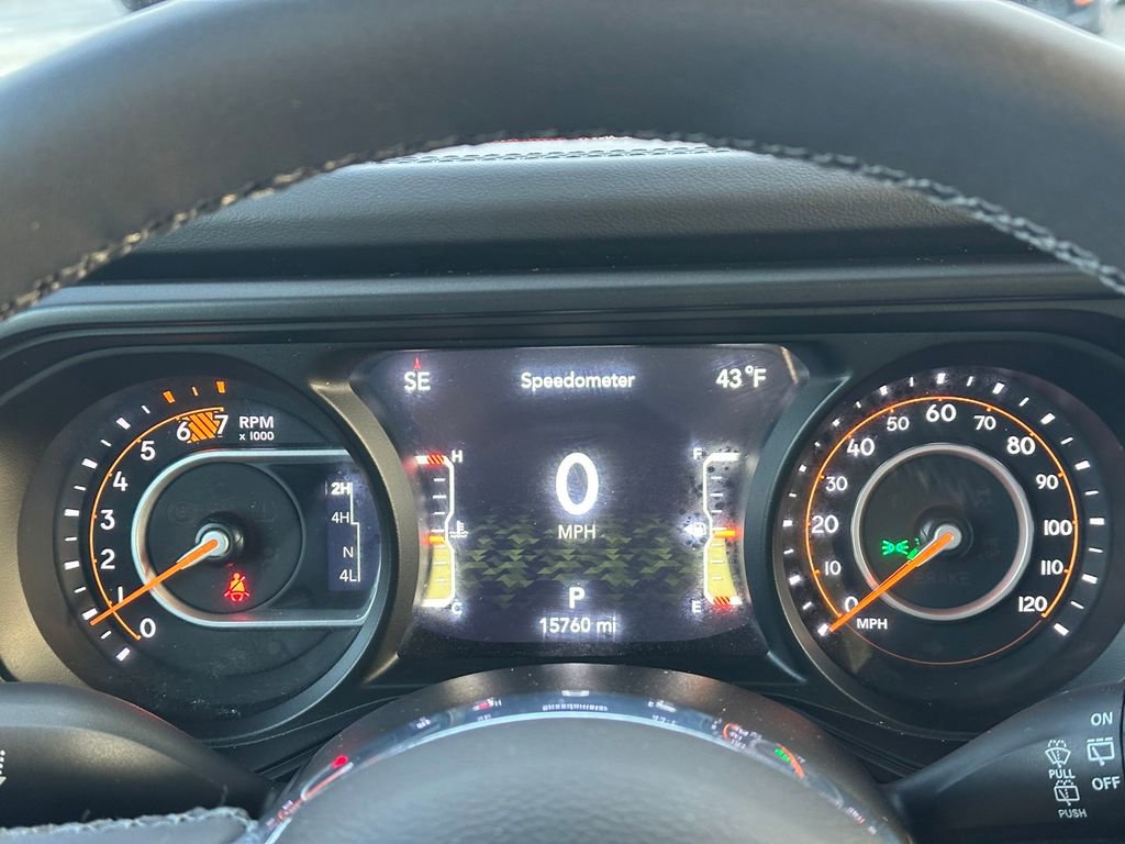 Used 2025 Jeep Wrangler Sahara image 18