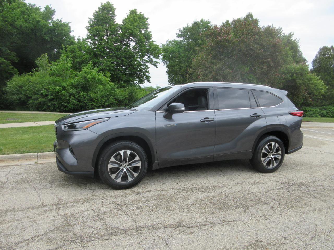 Used 2021 Toyota Highlander XLE FWD image 24