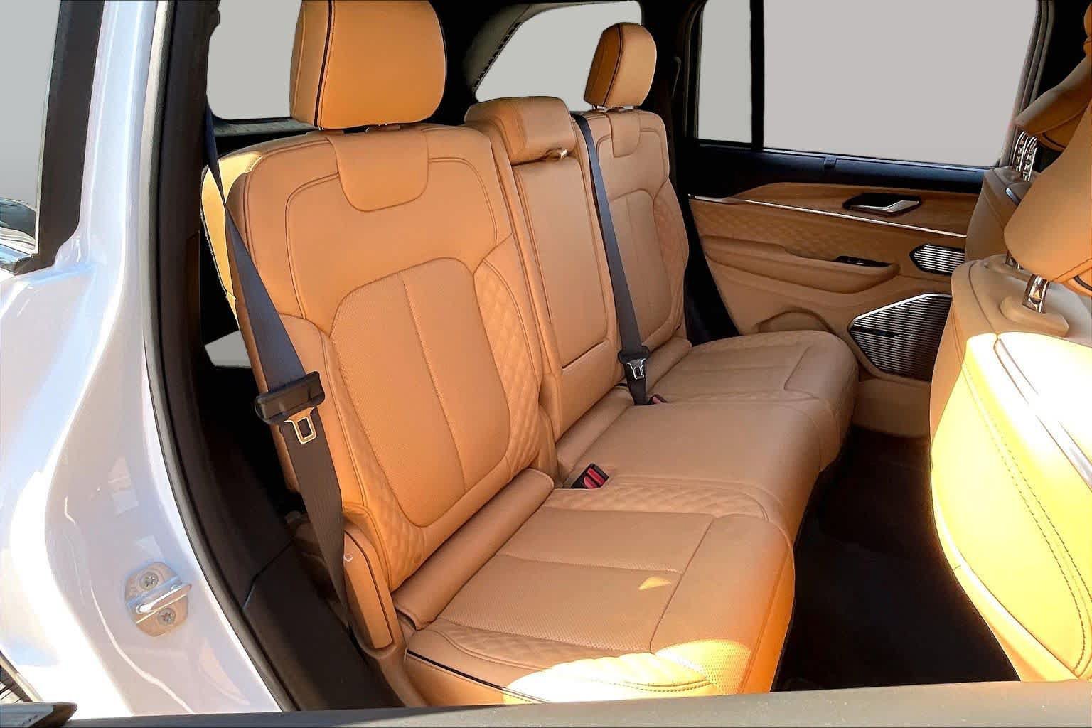 Used 2026 Jeep Grand Cherokee Summit w/ Adv Protech Group IV AWD/4WD image 20