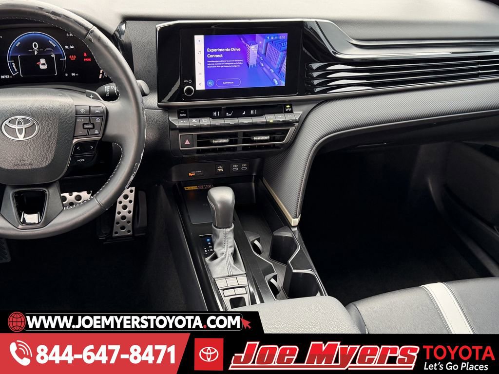 Used 2025 Toyota Camry SE image 17